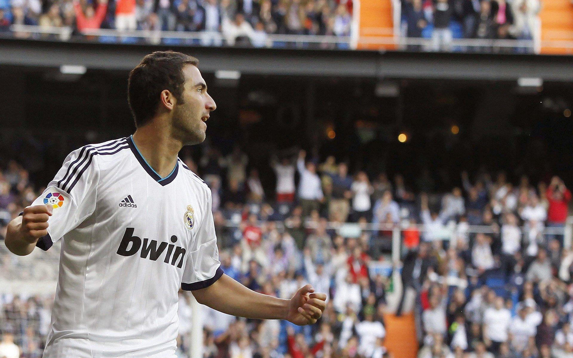 UFC 300震撼落幕，新王加冕与传奇告别交织的史诗之夜