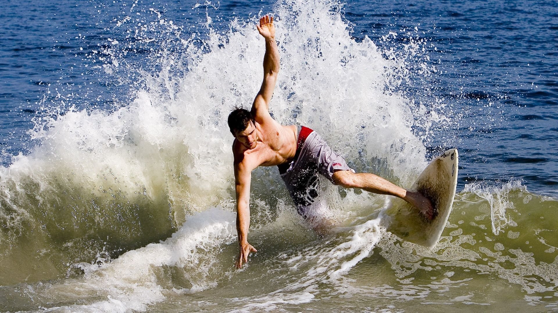 纳达尔关键破发点力挽狂澜 鏖战五盘晋级法网半决赛