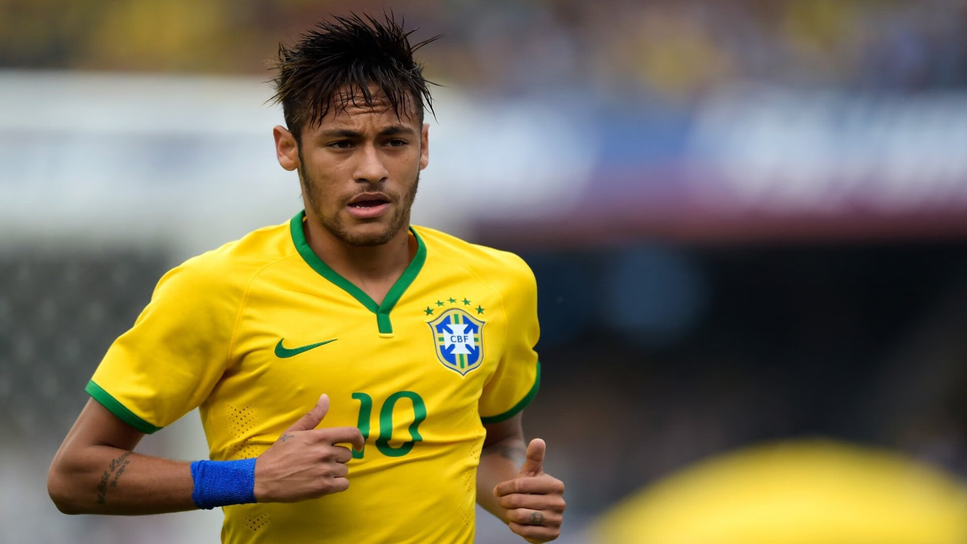 自由泳巅峰对决，世界纪录保持者与新生代天才泳将的激烈角逐